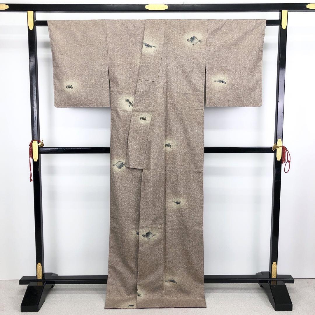 K-3030 紬着物 作家物 生つむぎ 魚 烏賊 蟹 薄小豆色 トールサイズ-