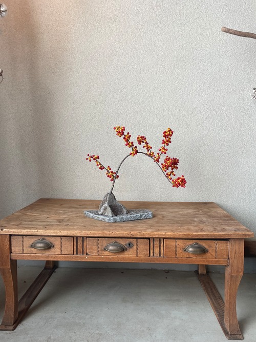 113 石の花器・石の敷台・枝ものセット