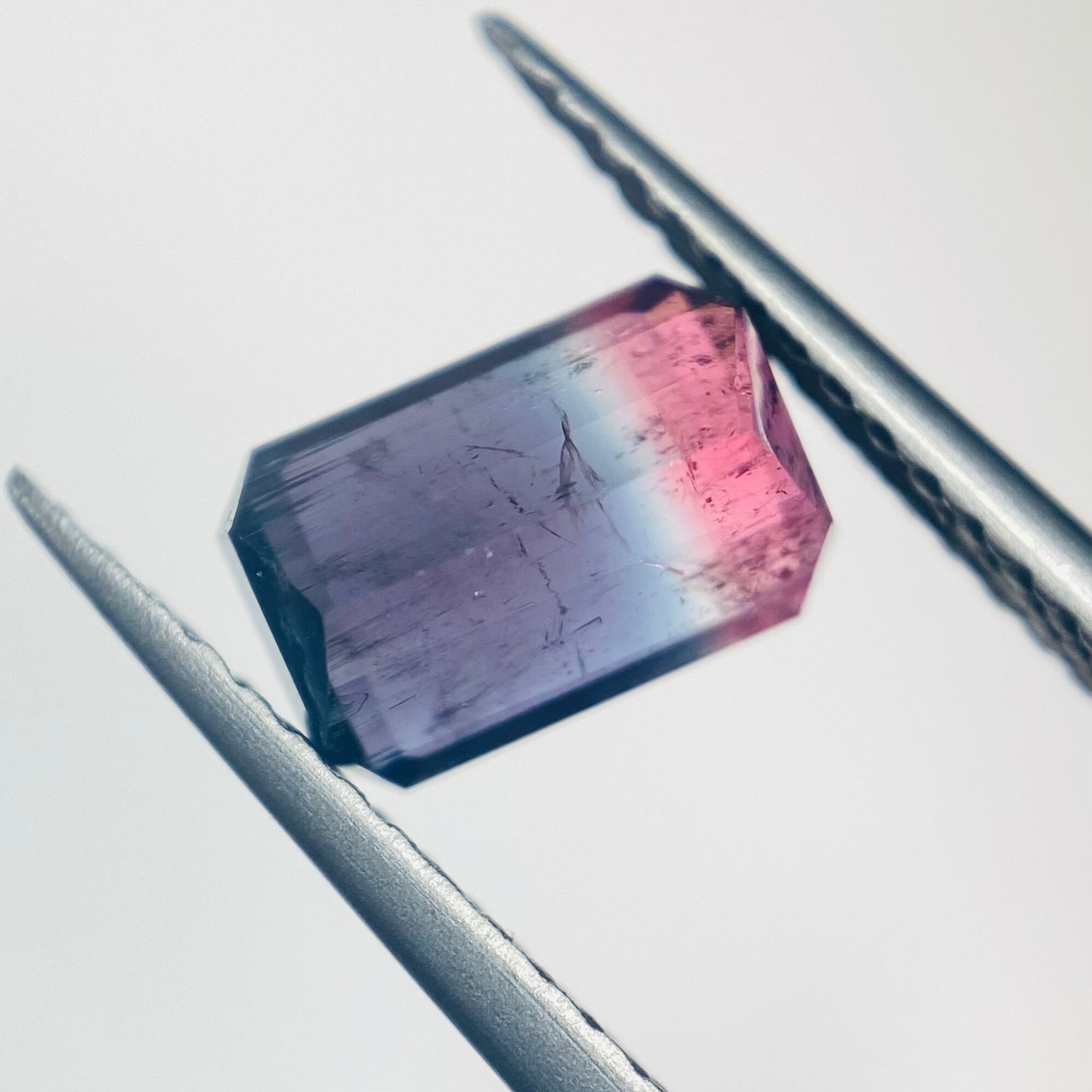 カラーコントラストがロックなバイカラートルマリン