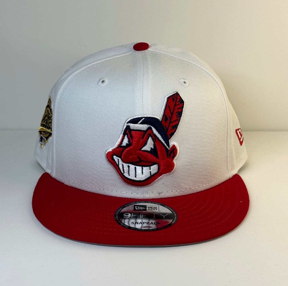 Newera Cleveland Indians White Chief Wahoo Red Visor Gray Newera Cleveland Indians White Chief Wahoo Red Visor Gray