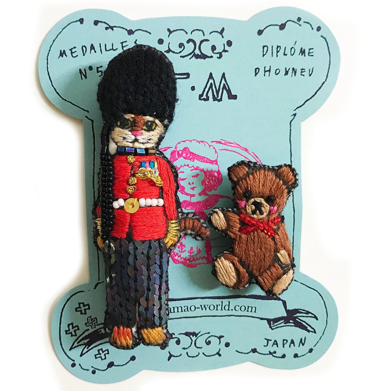 刺繍ミニブローチ猫の衛兵とテディベア | tamaobazaaar