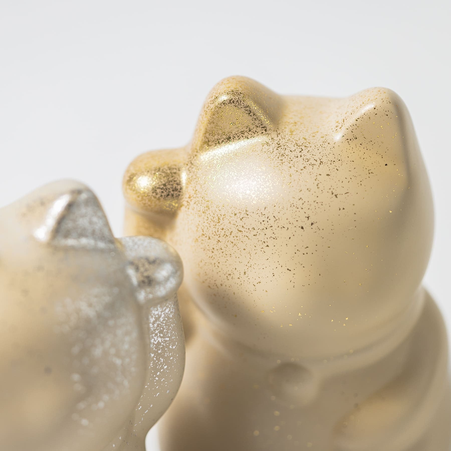 maneki maneki 】招き猫 漆 URUSHI 【 ペア 】［ 金の右手 & 銀の左手