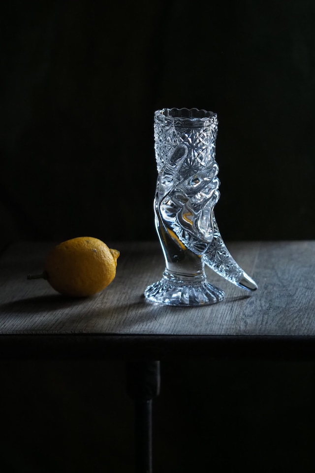 角を掲げる手の花器-antique glass vase