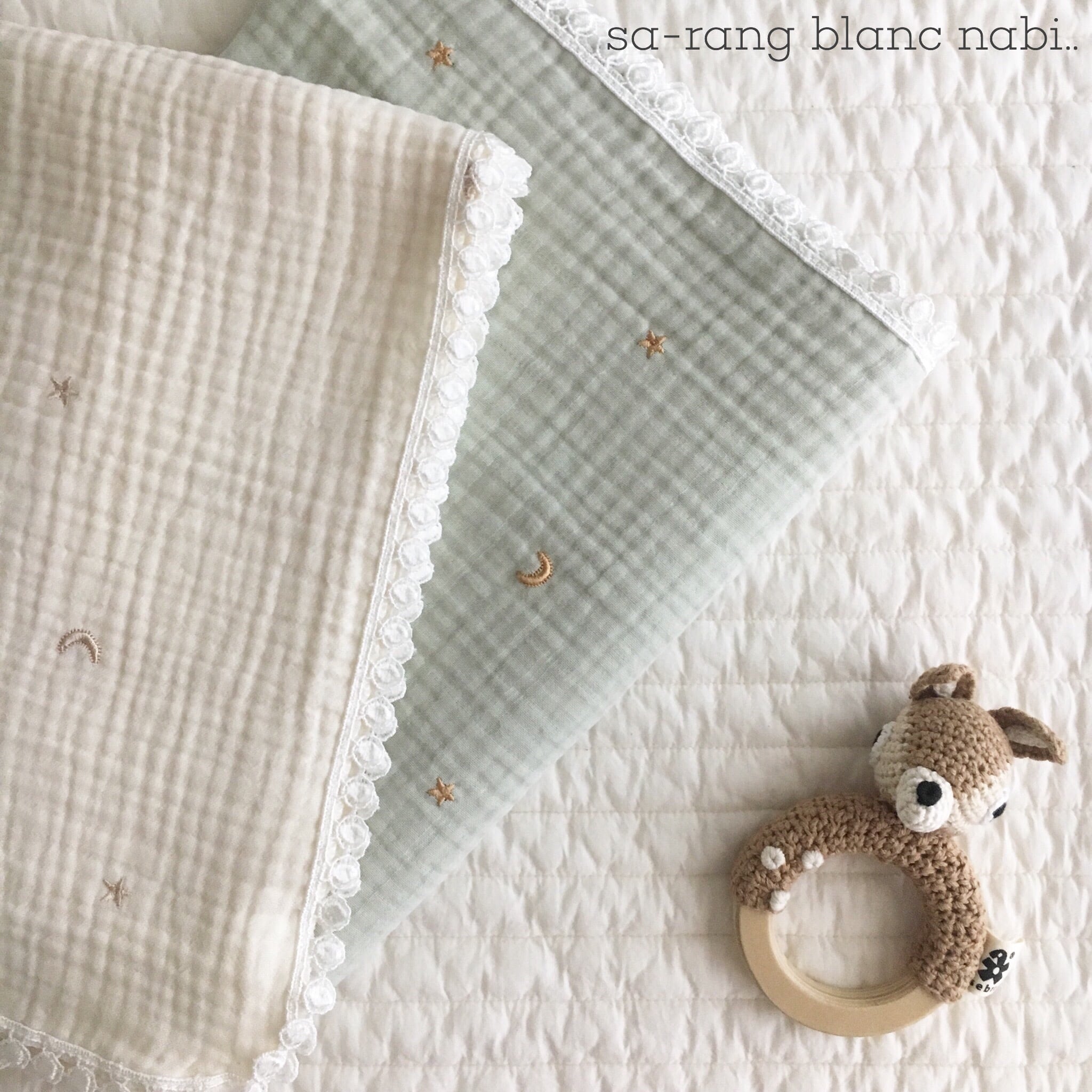 星と月の刺繍 3重ガーゼブランケット 130×90cm (全2色) | 韓国ベビーアイテム・インテリア sa-rang blanc nabi.. 星と月の刺繍 3重ガーゼブランケット 130×90cm (全2色) | 韓国ベビーアイテム・インテリア sa-rang blanc nabi..