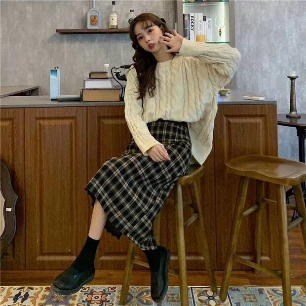 バッグスリットチェックスカート