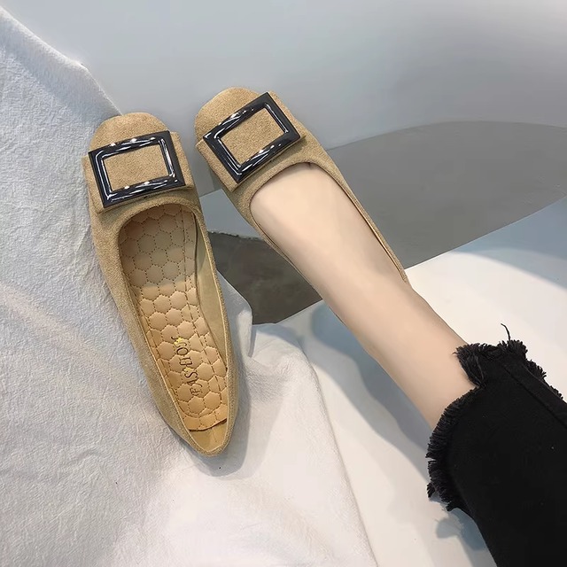 【送料無料】 パンプス 3色 靴 シューズ ローヒール フラットヒール ラウンドトゥ 丸トゥ アーモンドトゥ 飾り モチーフ スエード PU エレガント 可愛い 大人可愛い きれいめ シンプル カジュアル シック コンサバ 華やか 大人 上品 おしゃれ 主役級 こなれ感 高見え 高級感 無地 秋 結婚式 二次会 お呼ばれ レディース 女性用 ママ 20代 30代 40代 デート お出かけ 女子会 休日 お茶会 授業参観 垢抜け デイリーユース 普段使い ファッション コーデ スタイル 楽ちん 歩きやすい