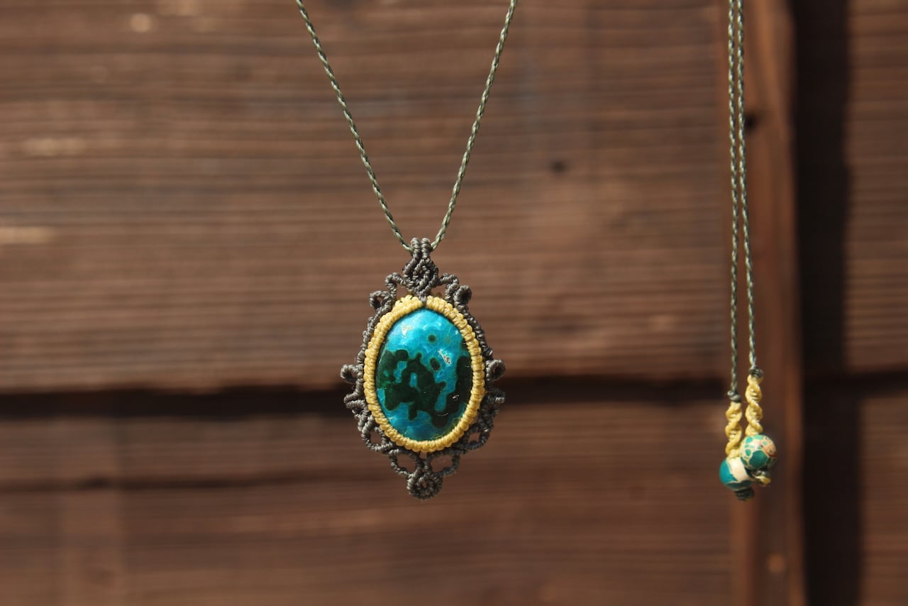 Chrysocolla malachite micro macrame pendant