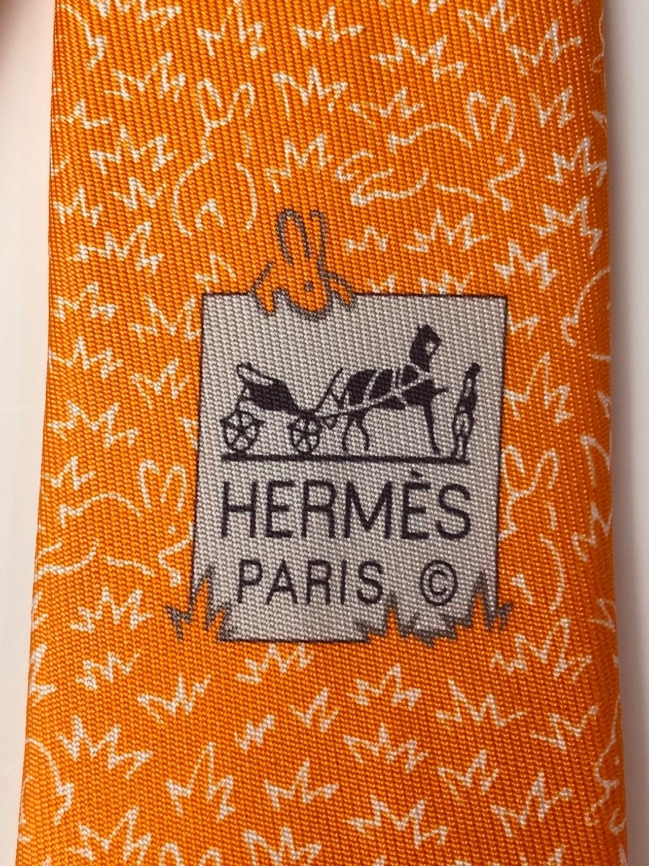 エルメス  ネクタイ メンズ HERMES シルクタイ 7㎝《 Hiding Rabbit》Orange/Blanc