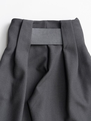 【26AW | WOMEN】PRANK PROJECT プランクプロジェクト / パンツ / High-Waist Belted Tuck Pants  31261465103