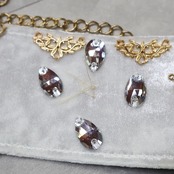 ベリーダンス オリエンタル 衣装 トップス ベルト セット ホワイト系 蝶 花 アーム アーム飾り 腕飾り ラインストーン チェーン 白 金 かわいい 爽やか 明るい ダンス衣装 ステージ イベント キラキラ 華やか シルバー系 ゴールド系