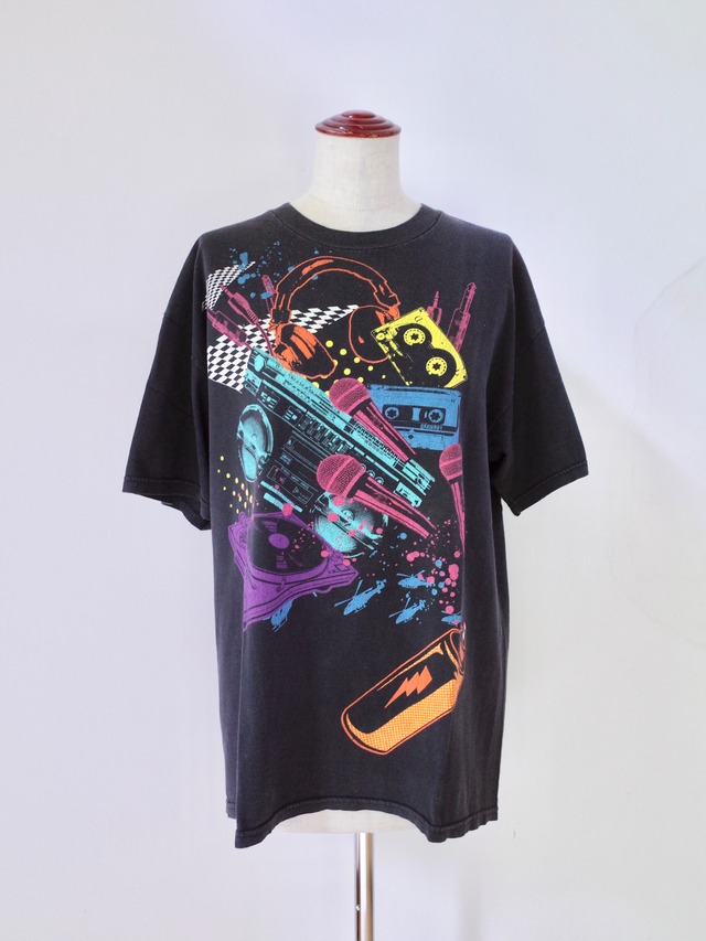 90s Music Graphic T-Shirt