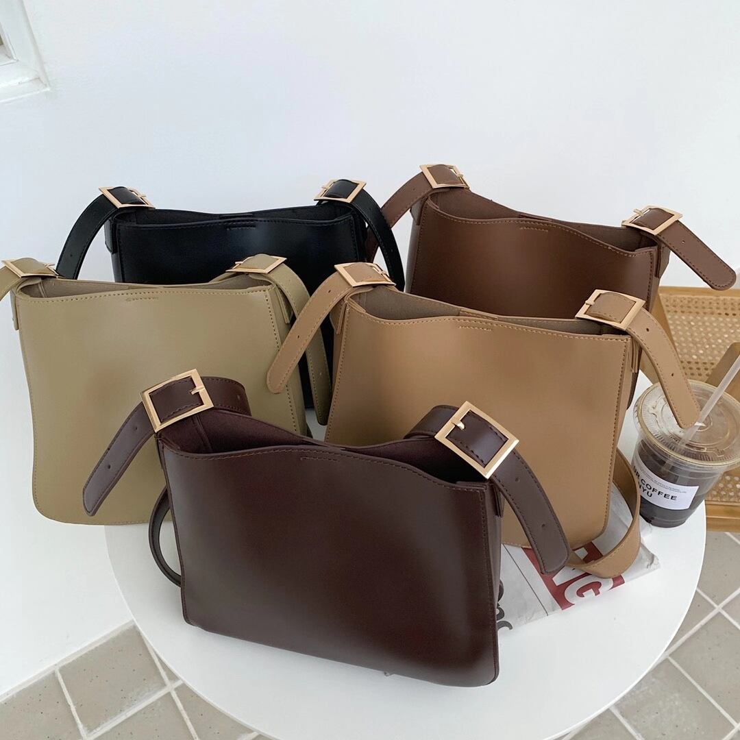 ポーチ付き ベルトバックル ショルダーバッグ AS75-690