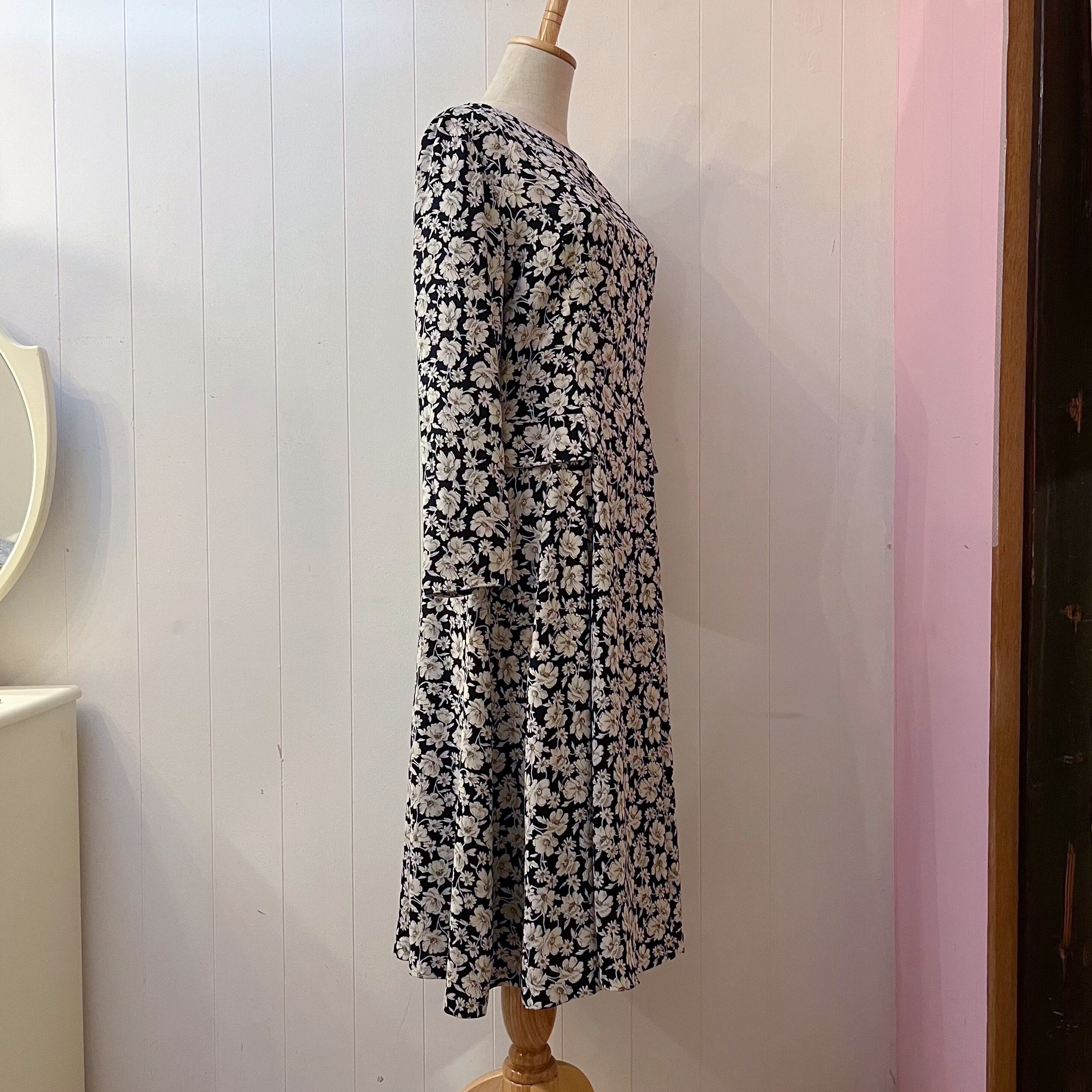 white flower navy flare one-piece