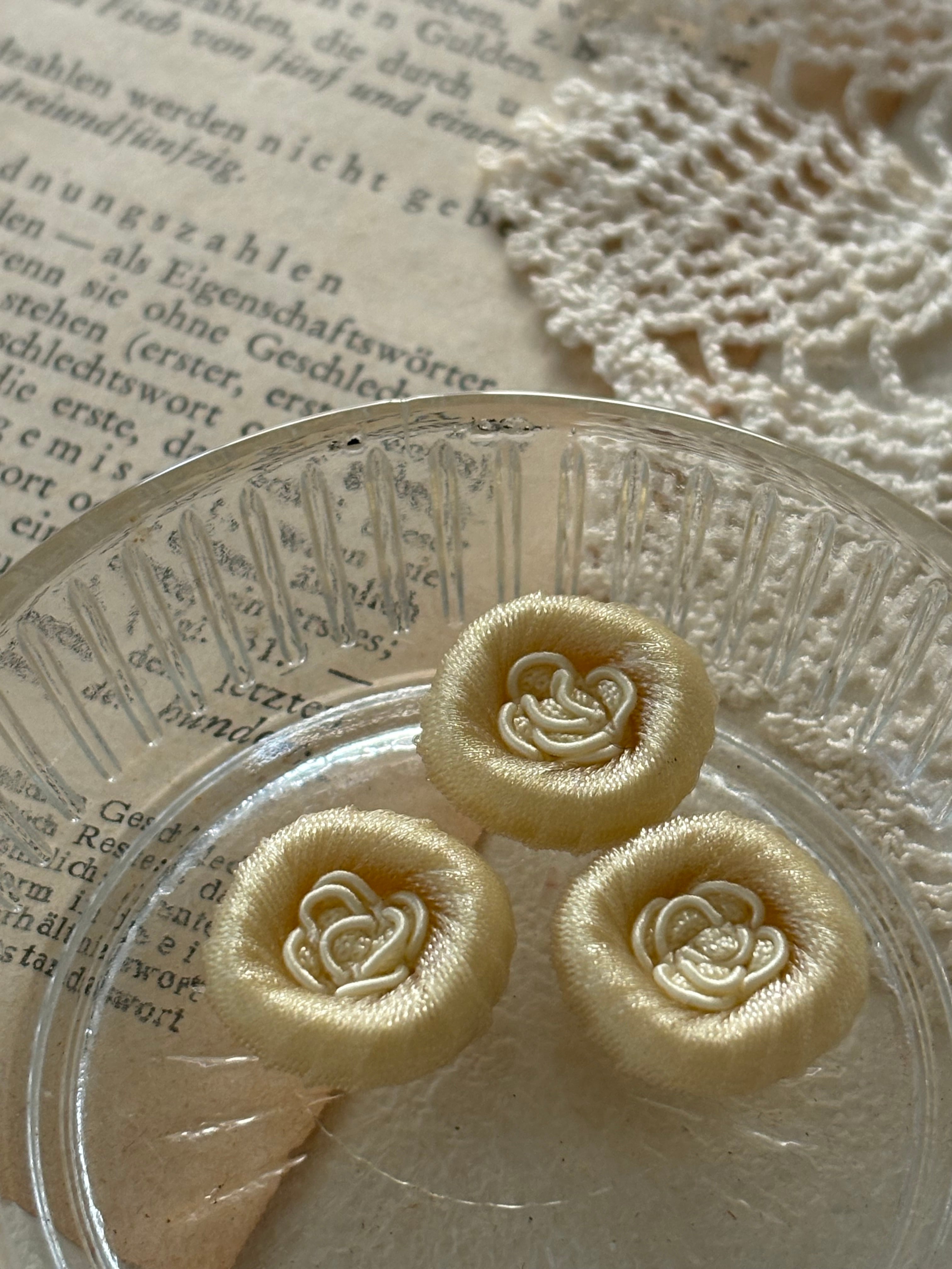 17mm Japanese ヴィンテージボタン コードボタン フラワー イエロー アクセサリーパーツ 装飾材 カルトナージュ