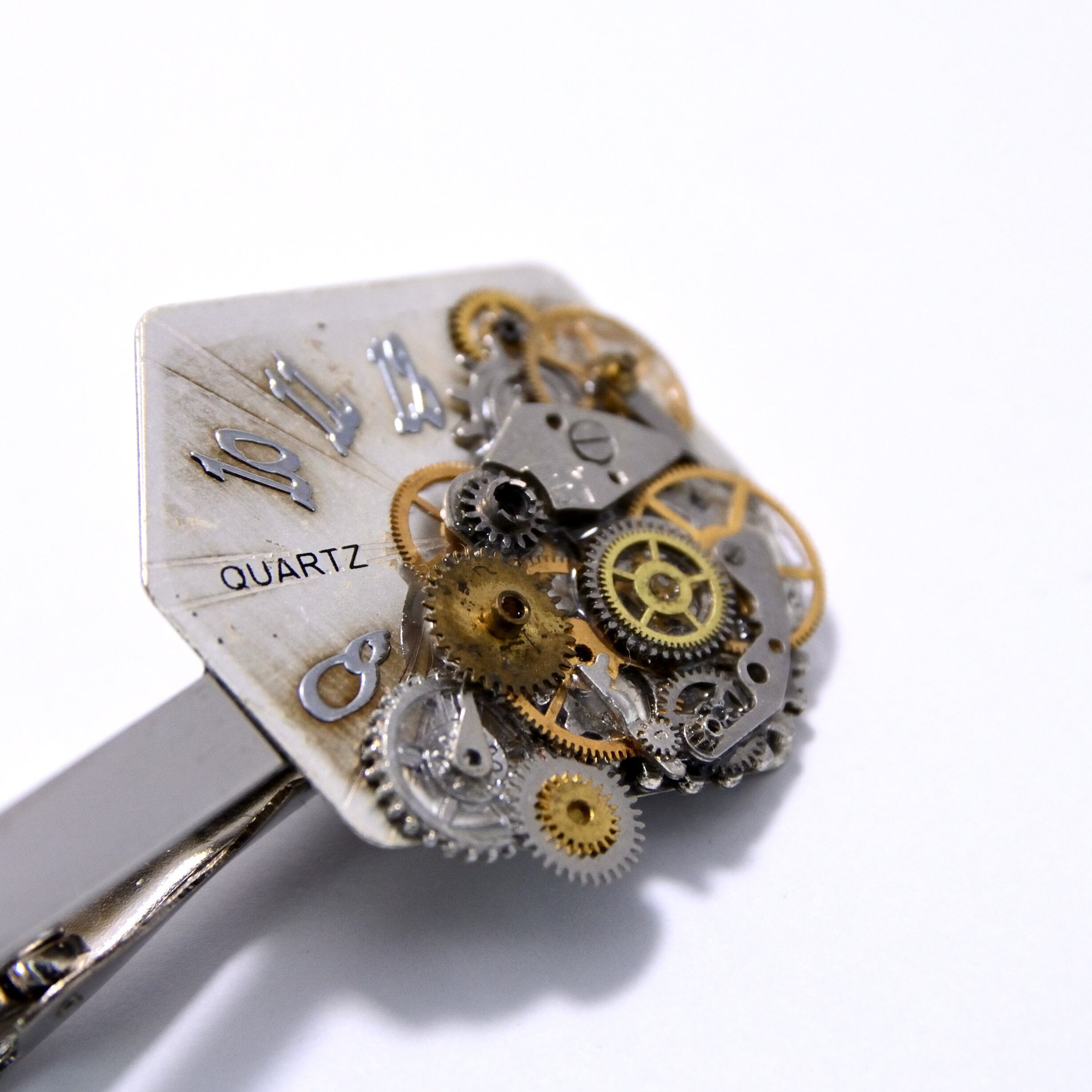 機械仕掛けの文字盤ネクタイピン | ulysses