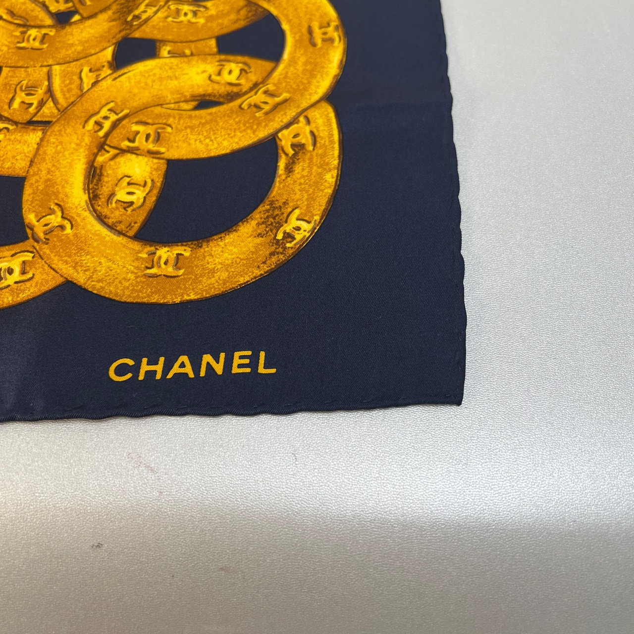 CHANEL シャネル ココマーク チェーン デザイン タグ付き  シルク スカーフ ブルー A-10244