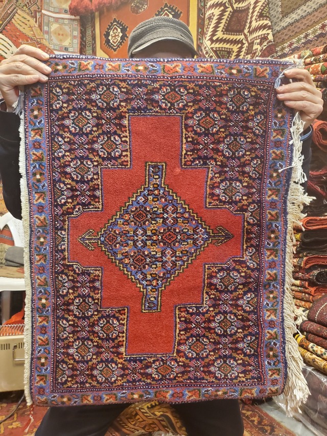 絨毯クエスト50【No.34】 ※現在、こちらの商品はイランに置いてあります。ご希望の方は先ずは在庫のご確認をお願いします。