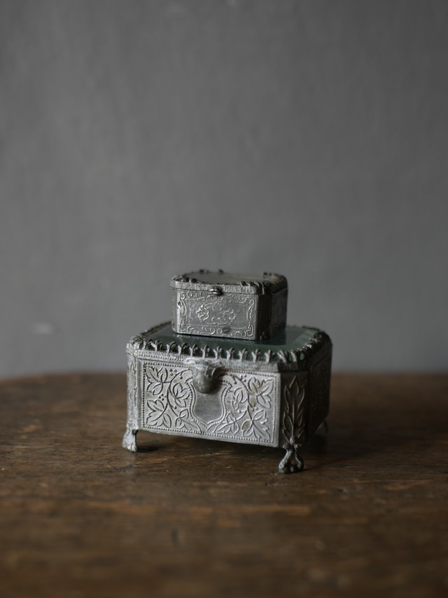 ガラスのジュエリーケース　小さい方　フランスアンティーク　アンティークのある暮らし