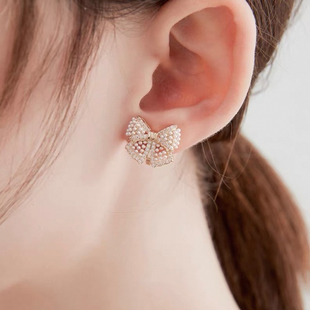 パールビジューリボンイヤリング　CH3216