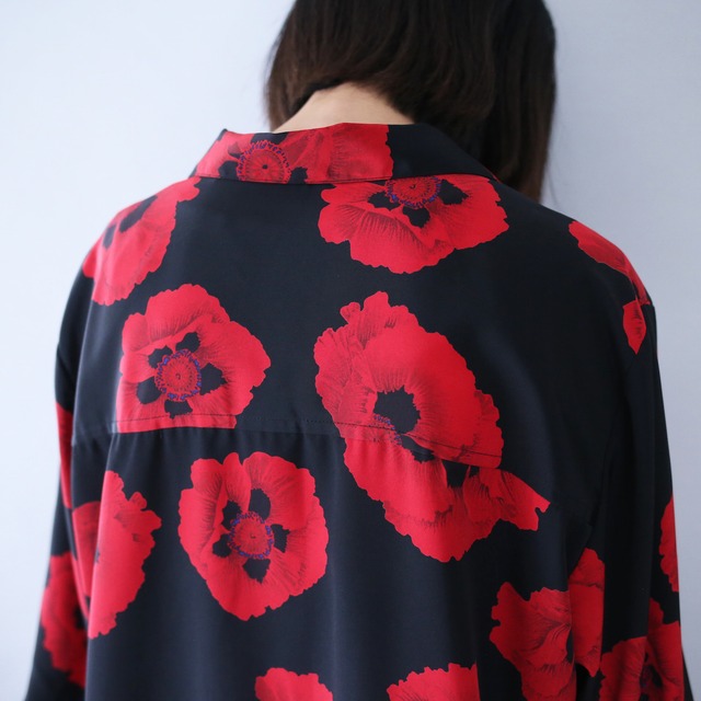 "black×red" flower art pattern open collar shirt