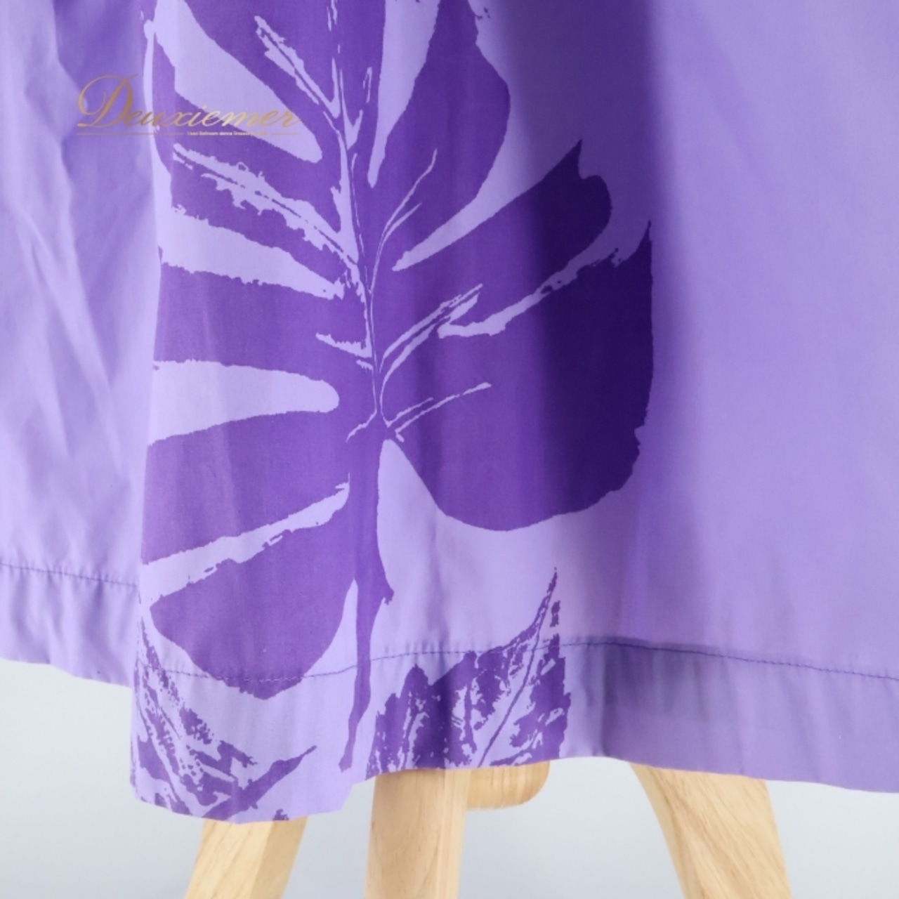 フラダンス 衣装 ワンピース ドレス CC Fashions パープル系 ハワイ製 キャミソールワンピース チューブトップ ワンカラー モンステラ柄 かわいい 華やか 鮮やか 明るい ハワイアン アロハ ハワイアンプリント フラ ダンス レッスン 練習