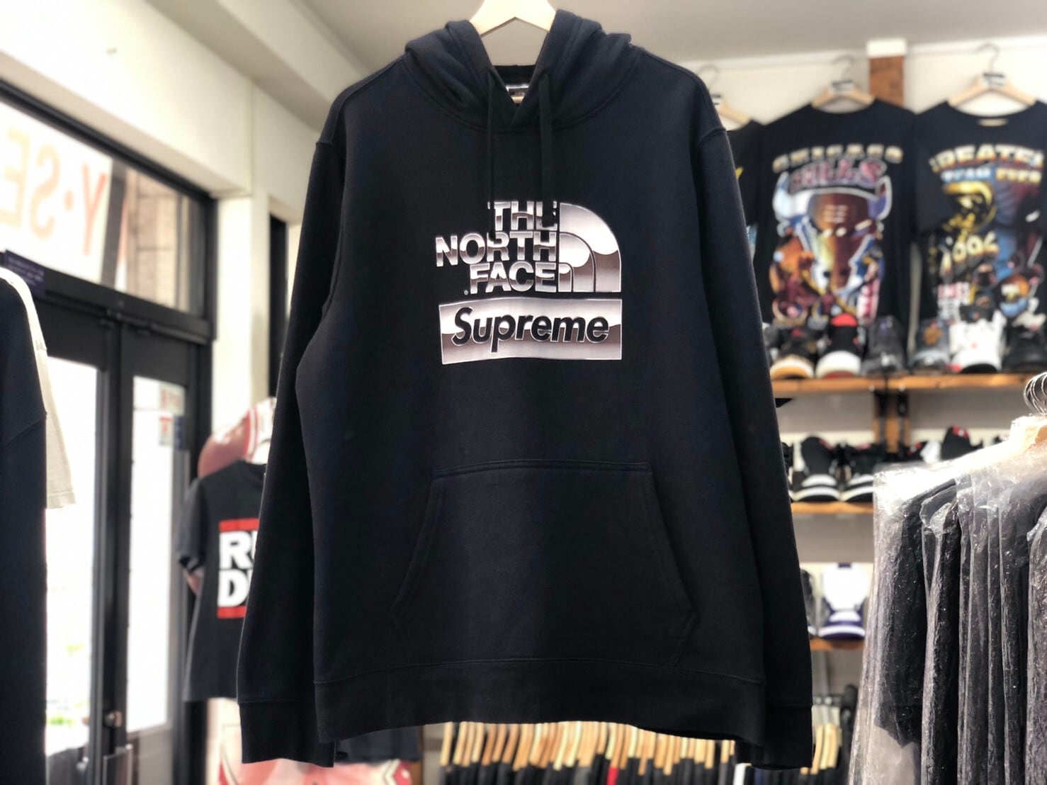 SUPREME 18SS × The North Face Metallic Logo Hooded Sweatshirt  