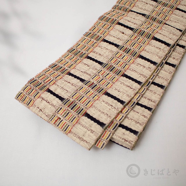 白茶に木蘭色の織りの半幅帯