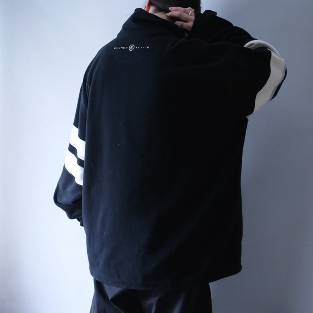 "刺繍"monotone switching design over silhouette half-zip fleece pullover（MADE IN ITALY）