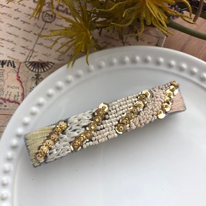 スパンコールとビーズ刺繍のヘアアクセサリー