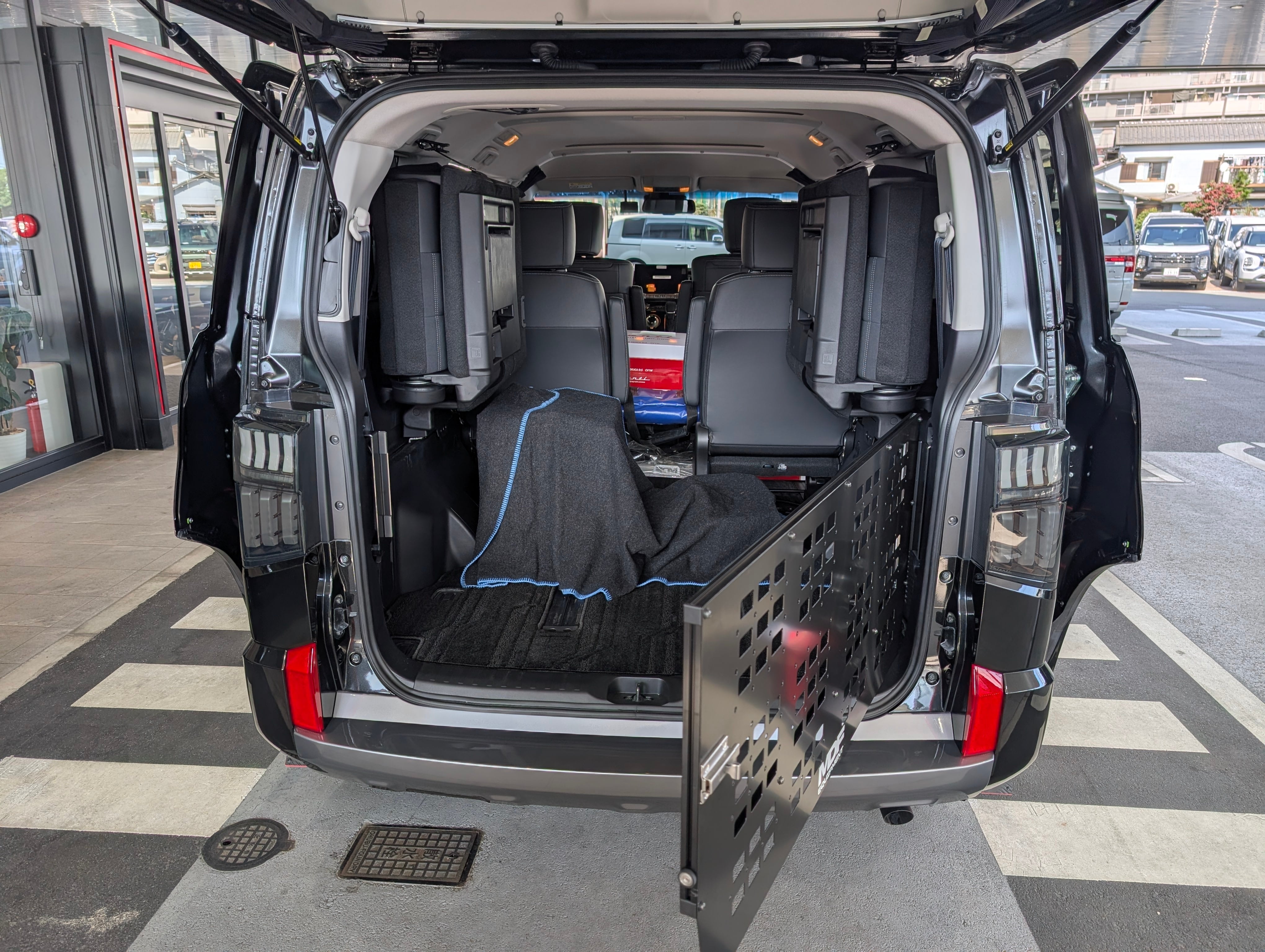 MDF デリカD:5用 リアゲートバリカー右開き 【スチール製カーゴ