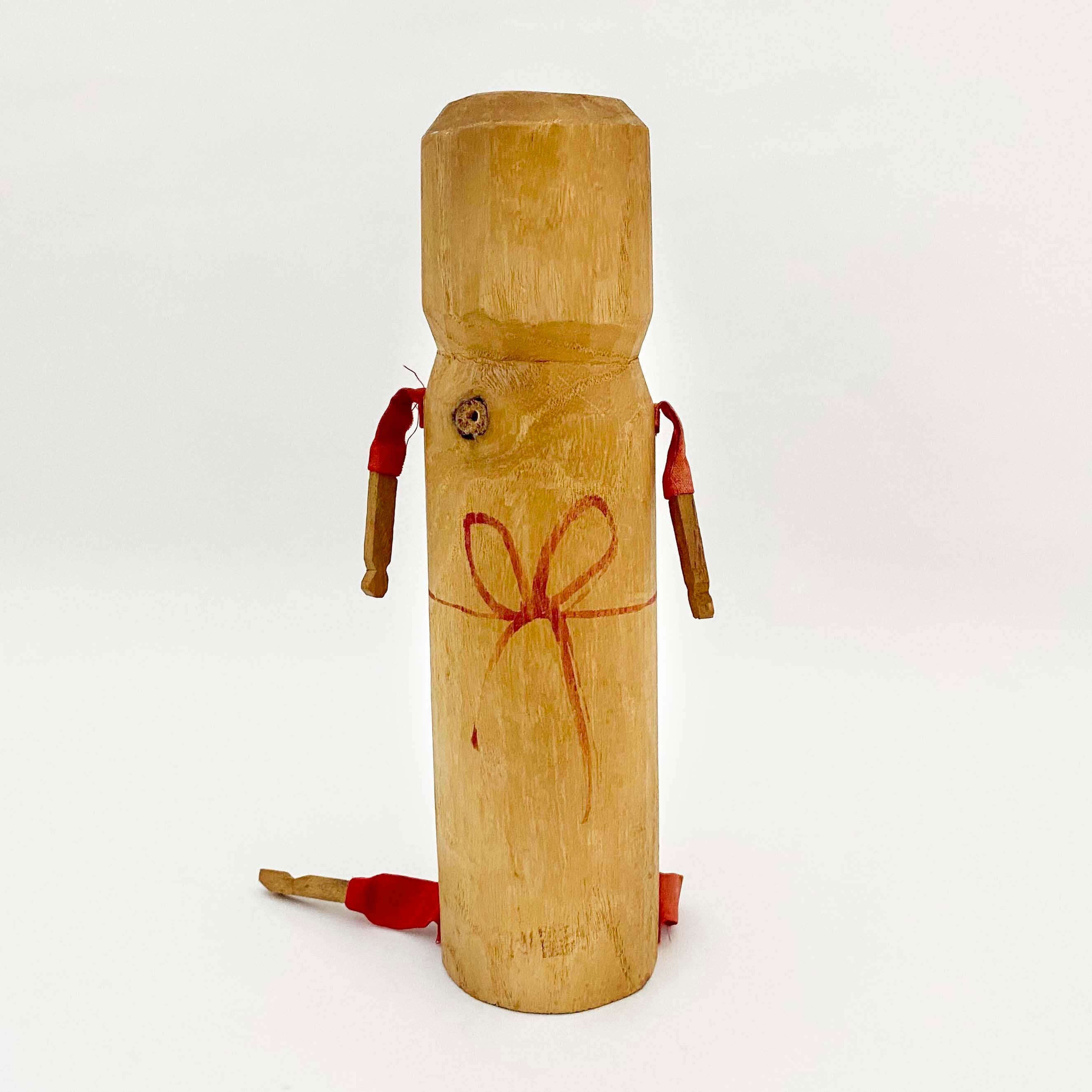 伝統木人形「おきんじょ」ハンカチ付き（大21cm）