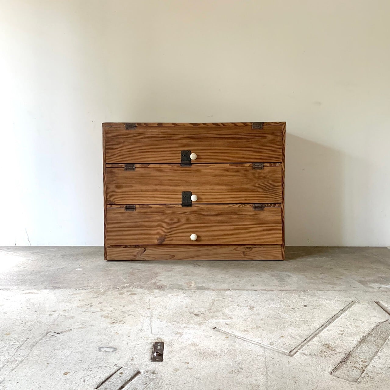 パタパタ戸の収納棚　古家具　0573