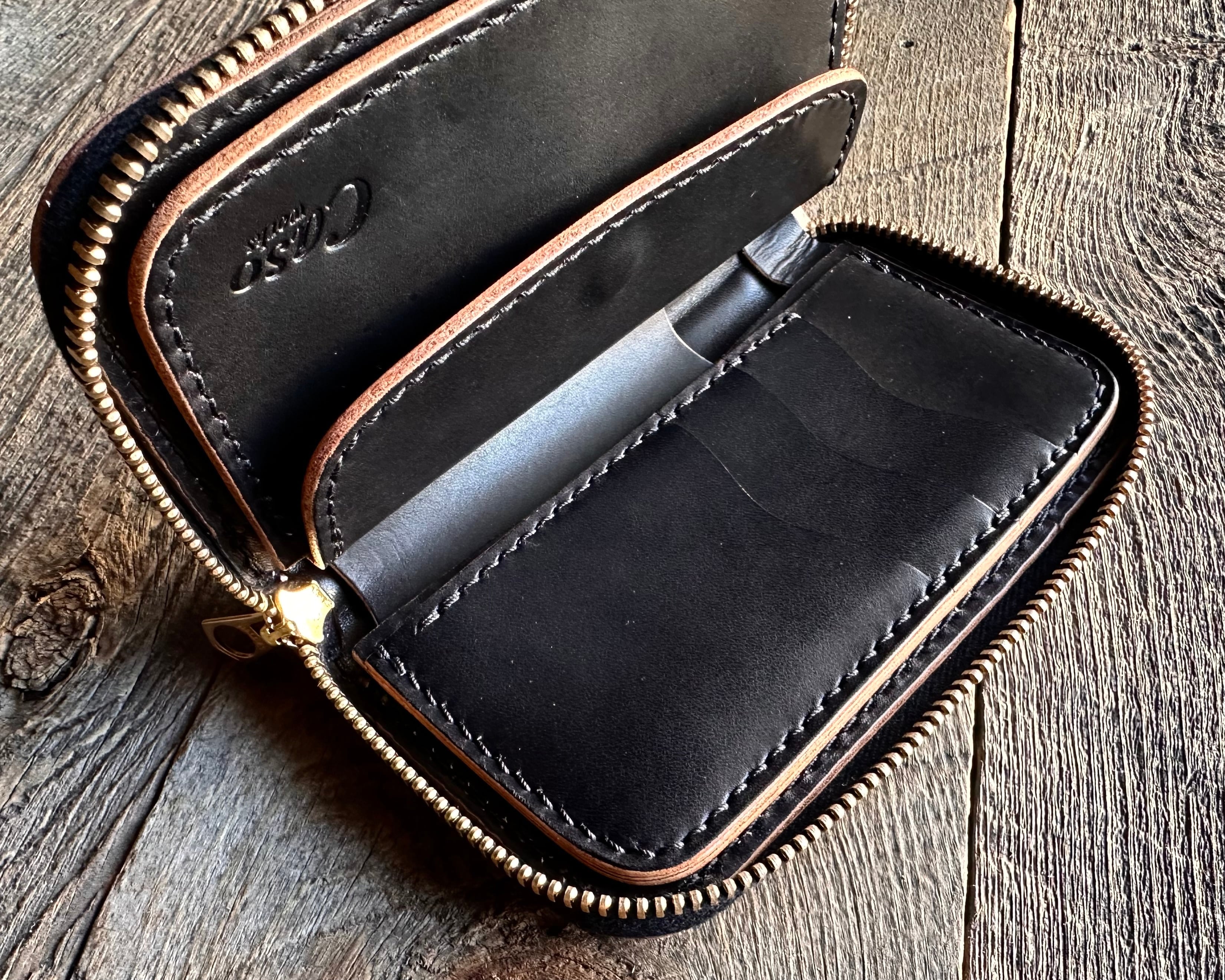 ROUND ZIP MIDDLE WALLET