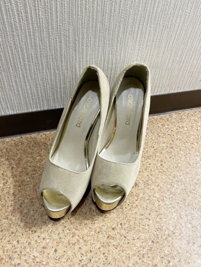 オープントゥパンプス　ベージュ