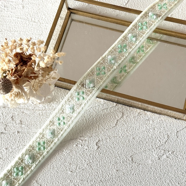 　[エメラルド]インド刺繍リボン 3555