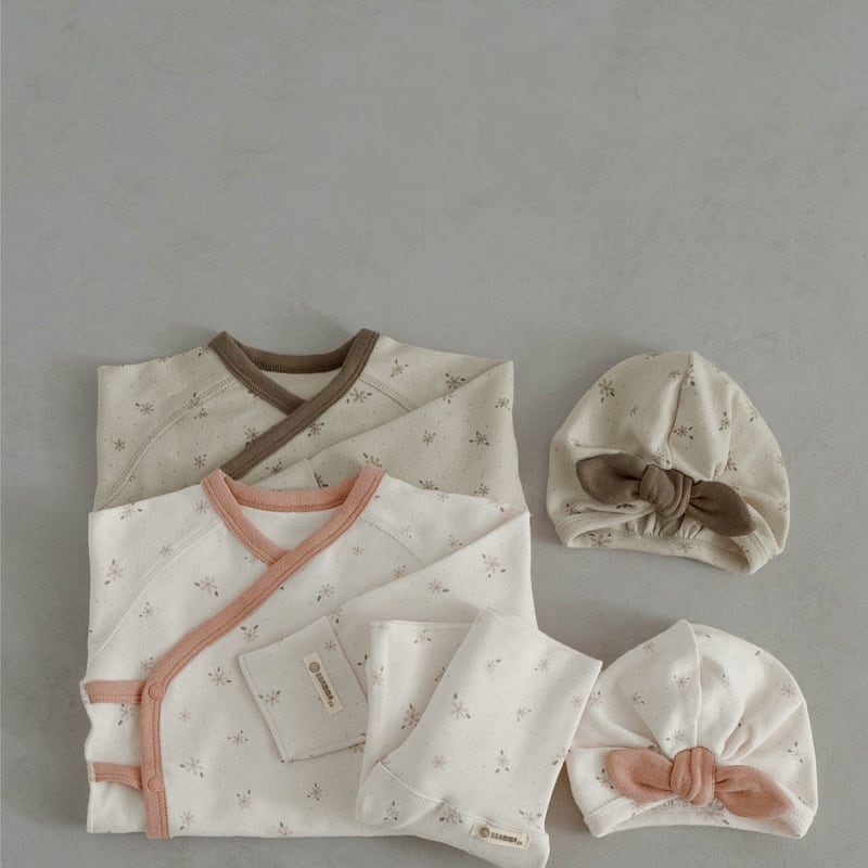 【BABY】2024新作 ナチュラル小花トップス&レギンス