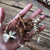 《サイ》バナナの木からできた小さな動物