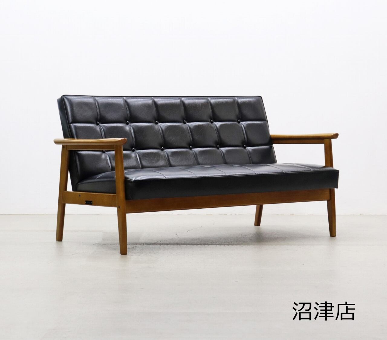 沼津店】 karimoku カリモク60 Kチェア 合皮 ブラック 2シーター 2P 