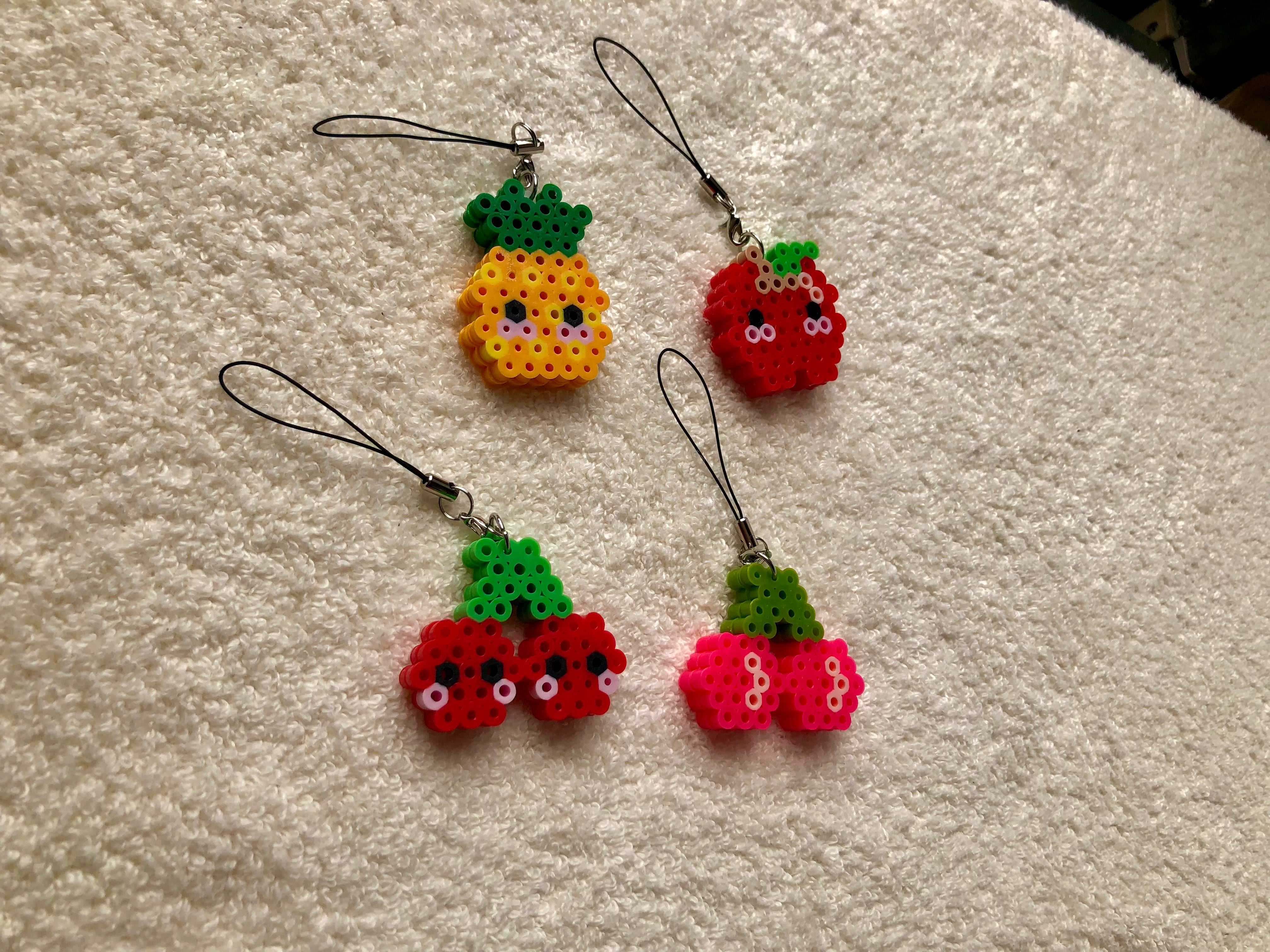 さくらんぼ キーホルダー アイロンビーズ ハンドメイド 顔 | funtime877