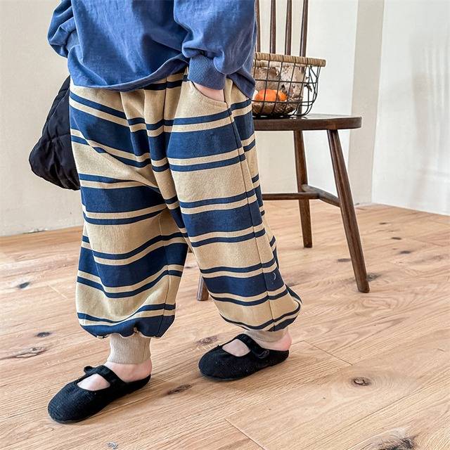 《取寄》 シックシンボーダー裾絞りパンツ （全２色） ADBB 韓国子供服 ズボン スウェットパンツ
