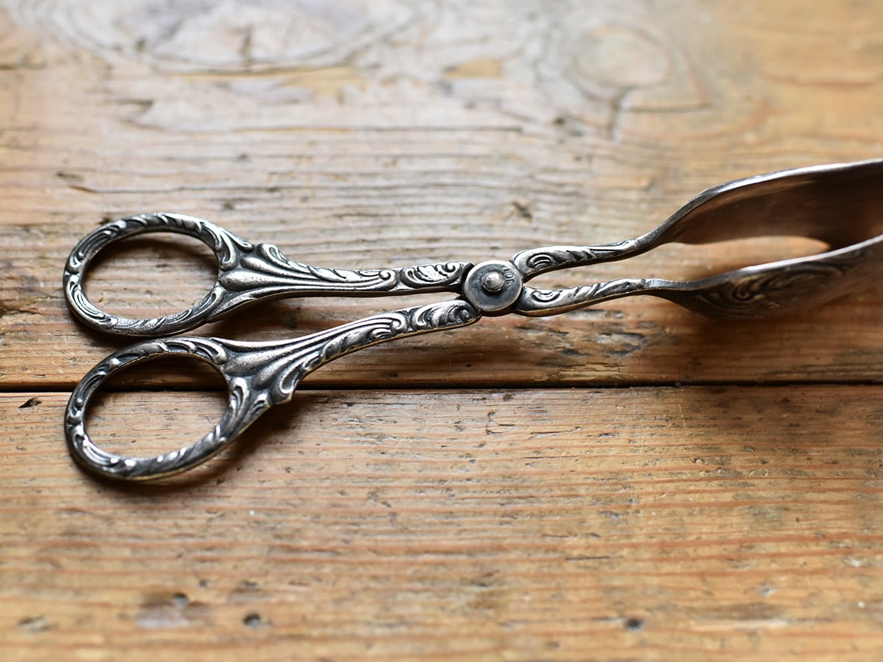 装飾が素敵なサーバートング(B) フレンチブロカント