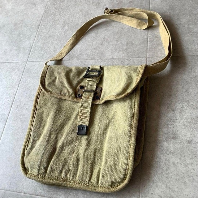 アメリカ軍　実物　50s ビンテージ　ショルダーバッグ　ポーチ　ベージュ　古着
