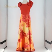 フラダンス 衣装 ワンピース ドレス レッド系 アロハスタンダード 日本製 ハイビスカス柄 ALOHA STANDARDS 花柄 フリル リボン 華やか 鮮やか かわいい おしゃれ ハワイアン アロハ フラ ダンス レッスン 練習 オレンジ系 赤 橙 イエロー系 黄 グラデーション フラダンス衣装 ロング丈 夏用 かわいいデザイン 色鮮やか ハワイ ファッション エレガント リゾート ノースリーブ