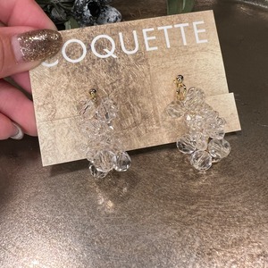 イヤリング　キラキラ透明ビーズのイヤリング