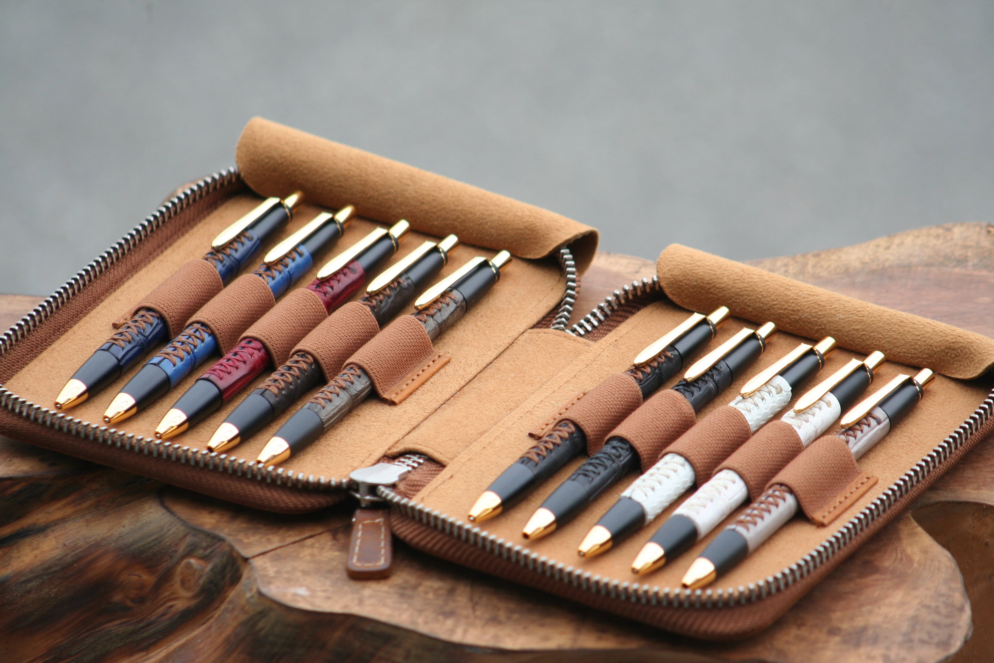 ☆不定期販売☆ 革軸ペン【ヒマラヤクロコダイル】 | Schicksal