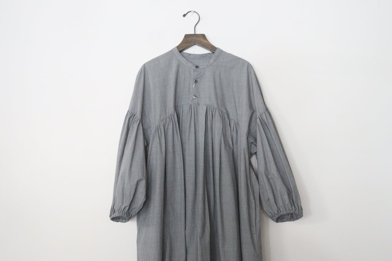 universal tissu グレンチェックバンドカラーギャザーワンピース