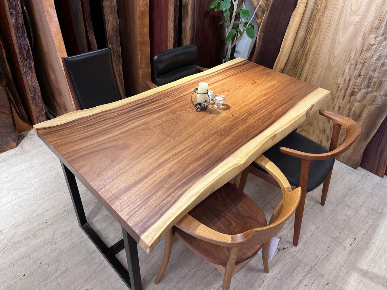 モンキーポッド_1550×910-740×56_横浜元町店_テーブル天板/一枚板 