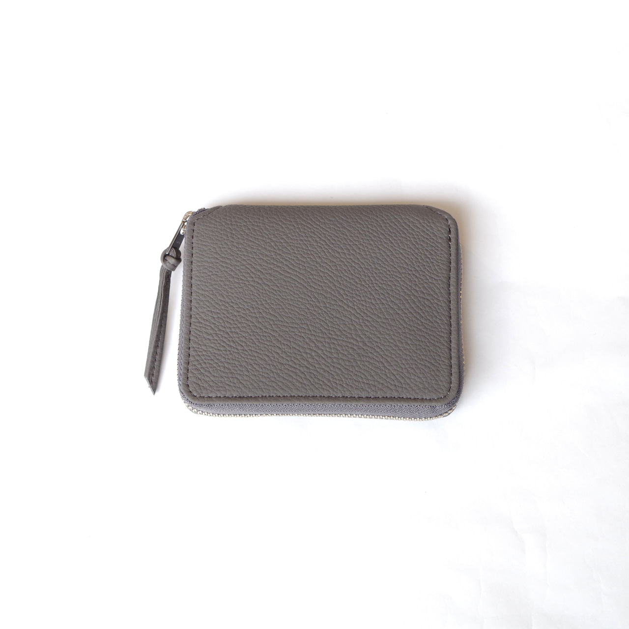 E R A. BUBBLE CALF ROUND PALM WALLET  L002