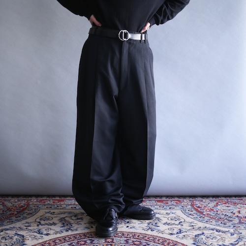 2-tuck straight silhouette black super wide slacks