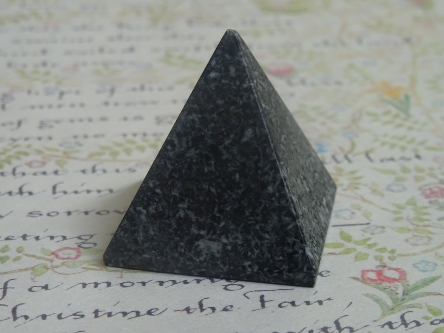 プレセリブルーストーン（ピラミッド） | 虹石屋